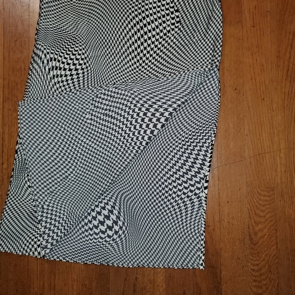 Urban Outfitters Optical Illusion Houndstooth Skirt With Slit - Picture 3 of 11